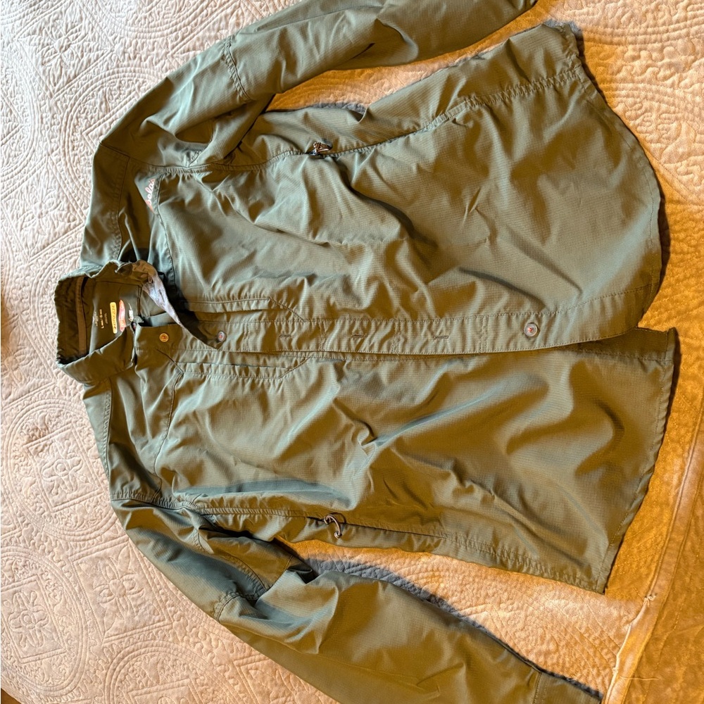 Cabela’s Green Button-Up Performance Fishing Shirt/Jacket